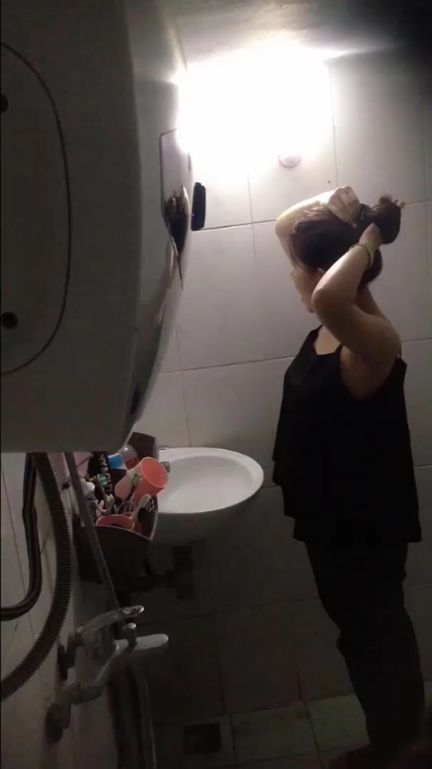 Quay lén gái tắm